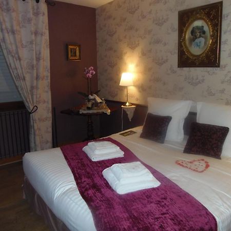Chambres Et Table D'Hotes Les Machetieres 랑제 객실 사진